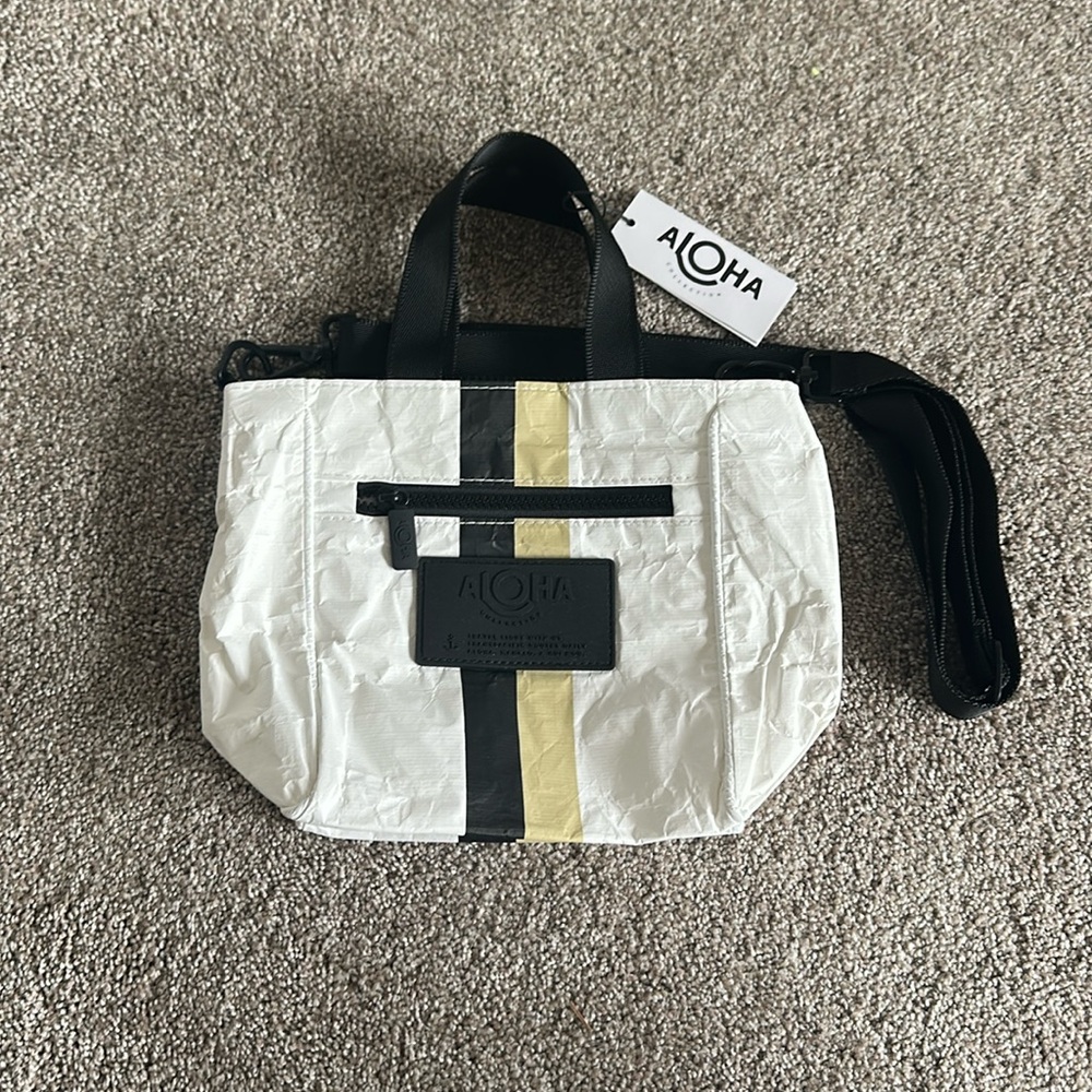 New with tags aloha splash proof crossbody bag
